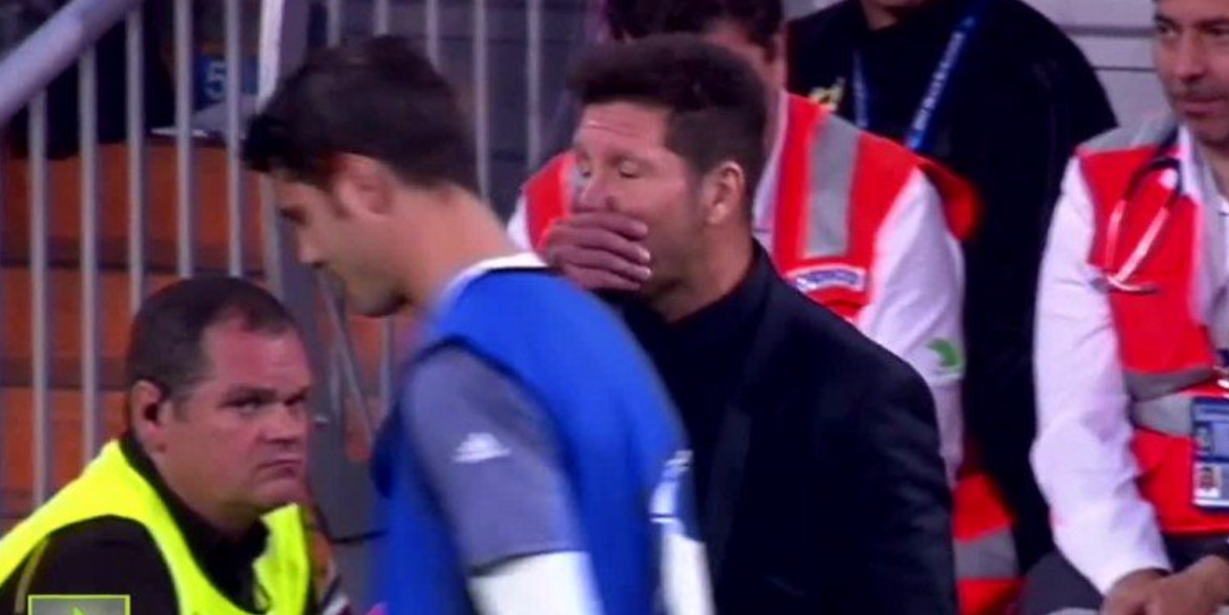Тренер "Атлетико" пытался переманить игрока "Реала" во время матча