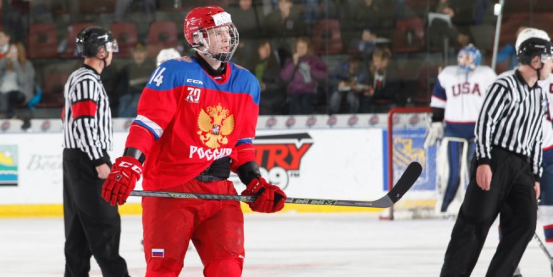 Молодая звезда российского хоккея переехал в Канаду