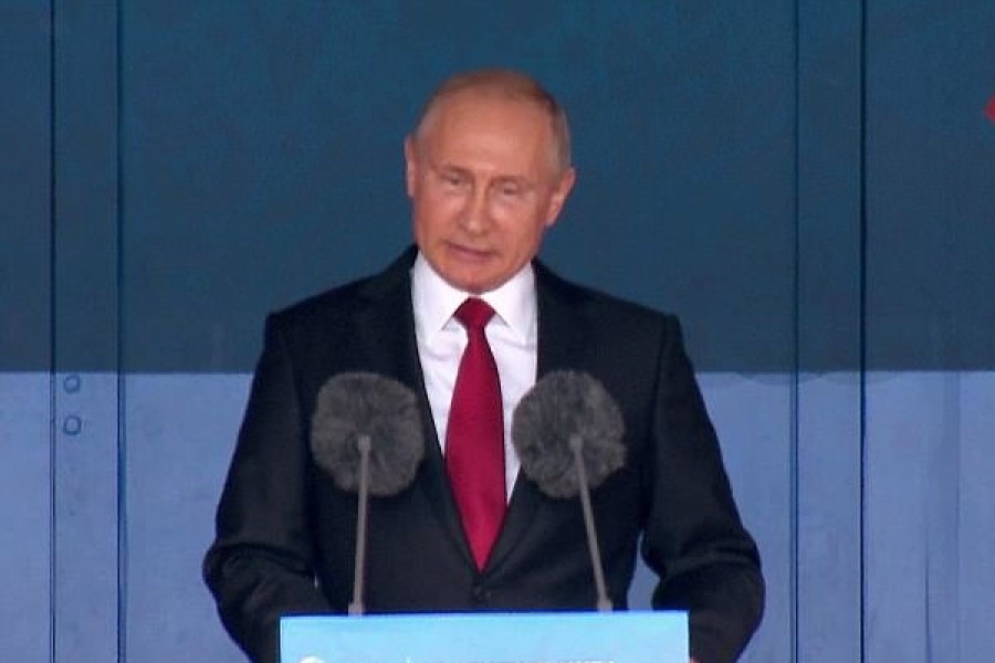 "Дно журналистики!" - реакция болельщиков на "меховой бюстгальтер Путина"