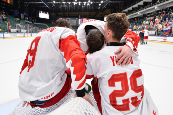 «Русские могут гордиться своей сборной» - канадские любители хоккея о финале ЮЧМ