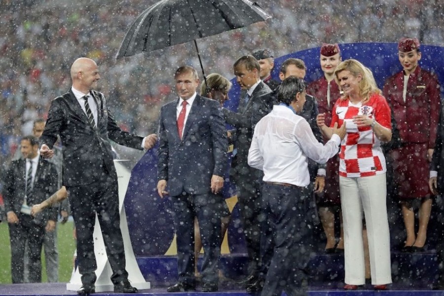 Гостеприимство по-русски – «Joe», Великобритания, об инциденте с зонтом и Путиным