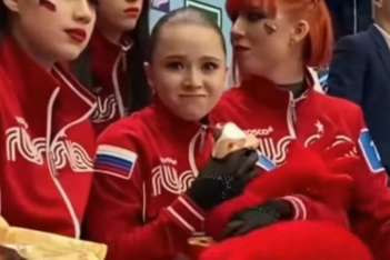 «Невозможно сдержать улыбку!»: подборка с неподдельной Валиевой умилила иностранцев в YouTube