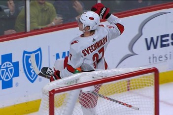 «Освечкин» - Андрей Свечников продолжает стремительно покорять сердца североамериканских любителей хоккея