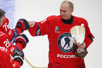 Глава мирового хоккея назвал президента России героем