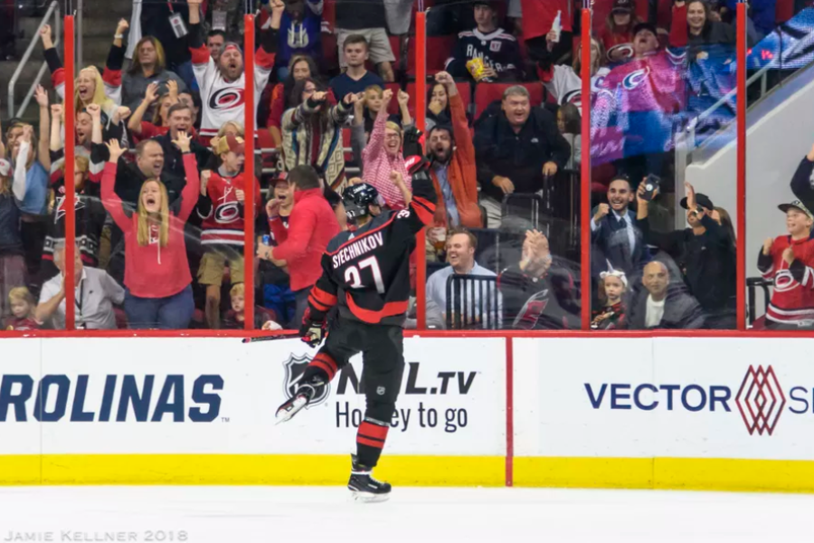 «На Свеча уповаем!» - американцы из Роли о первой шайбе Андрея Свечникова в НХЛ