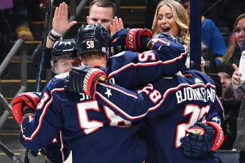 «Кто-нибудь, скажите Гаврикову быть посдержаннее при празднованиях голов» - американцы о первой шайбе россиянина в НХЛ