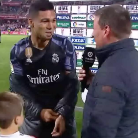 Звезда "Реала" прервал интервью, чтобы подарить мальчику футболку