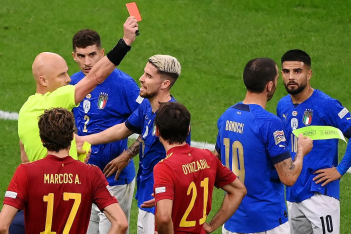 Итальянские СМИ о работе Карасева в полуфинале Лиги наций: «Справедливо удалил Бонуччи»