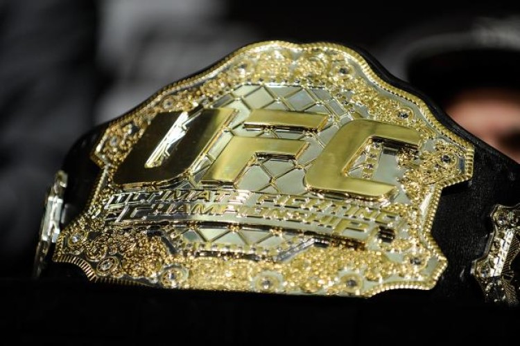 Кто настоящий чемпион в легкой весовой категории UFC?