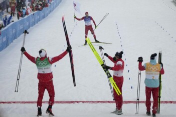Держали свое преимущество от начала и до конца: AP о победе россиян в мужской лыжной эстафете