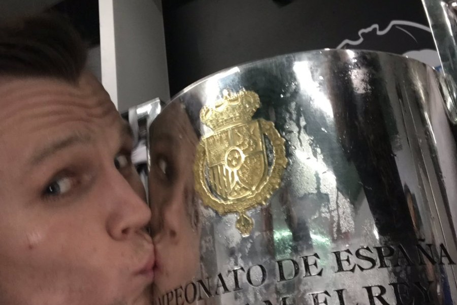 «Ты заслужил этот кубок, как никто другой» – фанаты «Валенсии» поздравляют Черышева с завоеванием престижного трофея