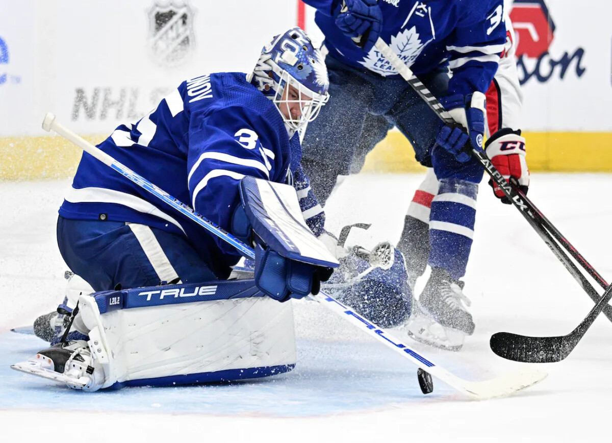 Самсонов обыграл свой бывший клуб НХЛ в дебюте за «Торонто». Овечкин, Кузнецов и Орлов у «Кэпс» остаются без очков