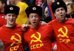 Российских спортсменов заставили снять символику СССР