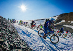Mountain of Hell спуск велогонщиков с горы. Захватывающее видео