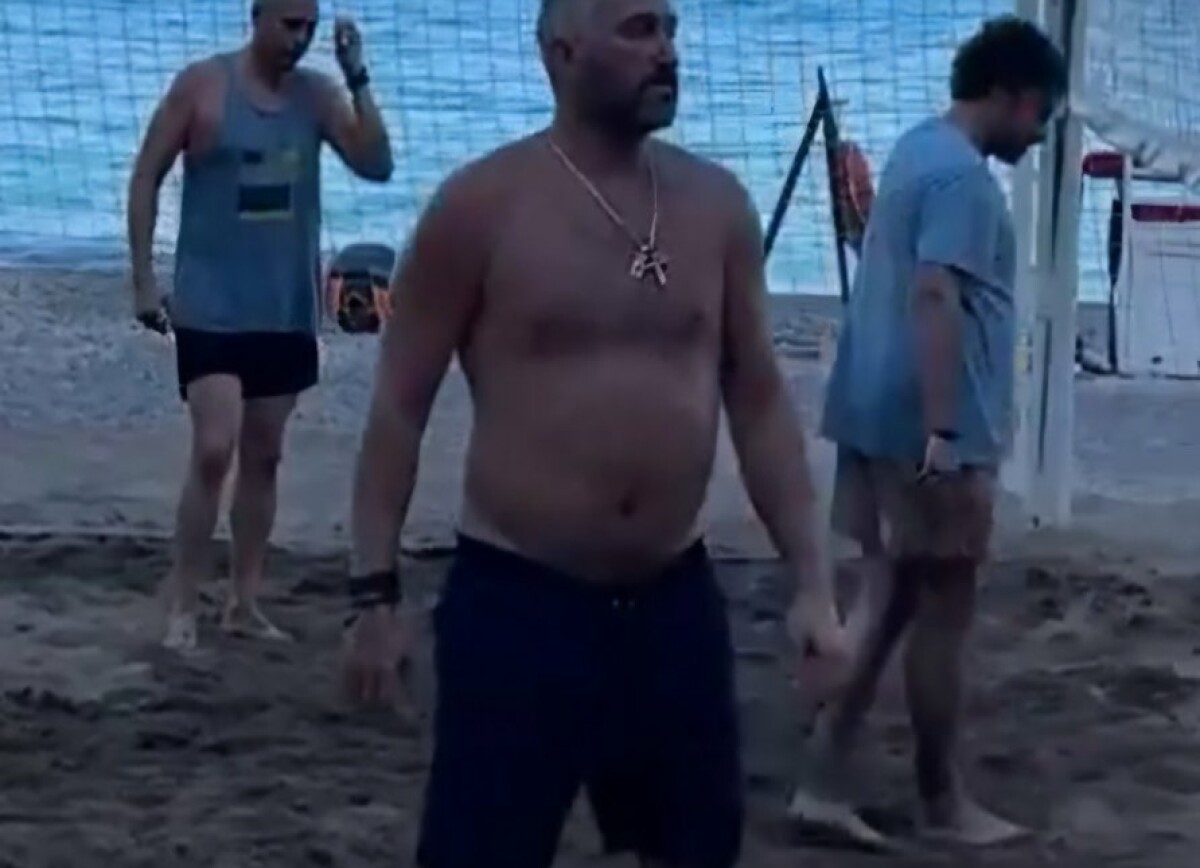 Американцы о пляжном фото Овечкина с заметным животом: идеальное мужское тело