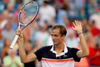 «Просто невероятно, насколько круто он играет!» - зарубежные болельщики в восторге от тенниса, который показывает Медведев