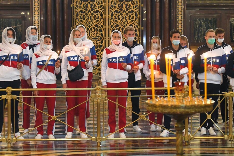 «Молитвы и теория заговора» - литовский журналист высмеял молебен сборной России