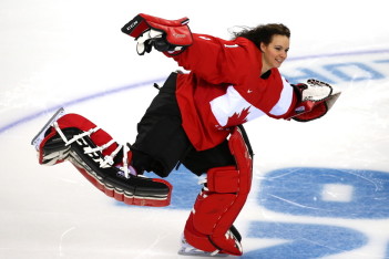 Женский хоккей - захватывающее зрелище