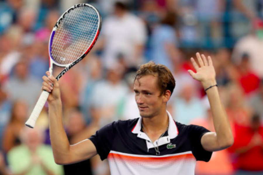 «Просто невероятно, насколько круто он играет!» - зарубежные болельщики в восторге от тенниса, который показывает Медведев