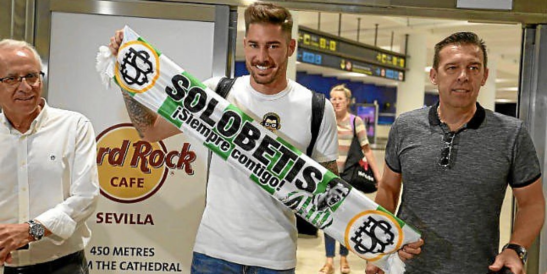 Игрок "Зенита" прилетел в Испанию на подписание контракта с "Бетисом"