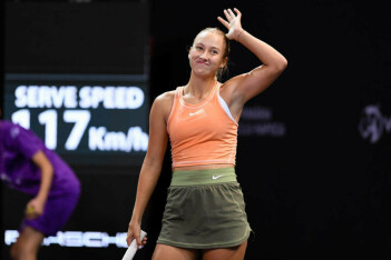 Анастасия Потапова не смогла доиграть матч против чешки Катерины Синяковой в Аделаиде