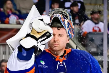The Hockey Writers: Сорокин ретуширует проблемы обороны «Айлендерс», но есть предел