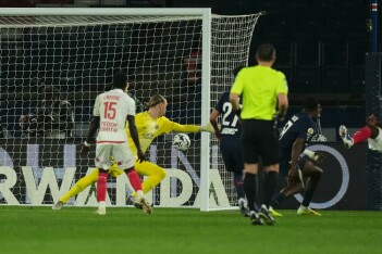 Фанаты «ПСЖ» спорят об уровне Сафонова перед матчем в ЛЧ: он хотя бы не делает глупых ошибок