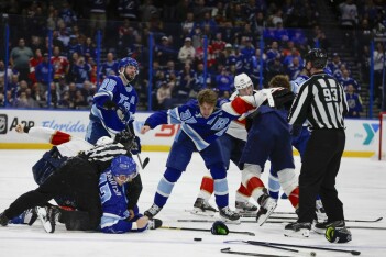 За океаном иронизируют над штрафом Кучерова, в которого врезался Ткачак: дальше уже дисквалификация