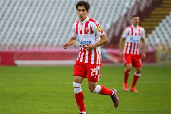 19-летний Егор Пруцев понравился белградским болельщикам в дебюте за «Црвена Звезду»: юноша умеет играть в футбол!