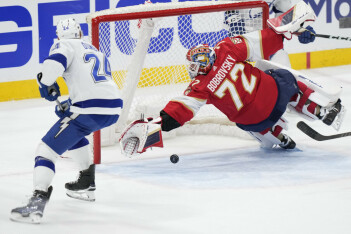 Сайт НХЛ о грандиозном сэйве Бобровского: трудно поверить своим глазам