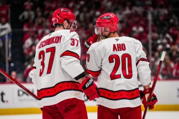 В Каролине о сыгравшихся Свечникове и Ахо: важная роль - в прогрессе россиянина