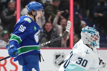 Канадцы восхищаются Кузьменко после трех очков в матче с «Сиэтлом»: хоккейный IQ у парня – высший класс!
